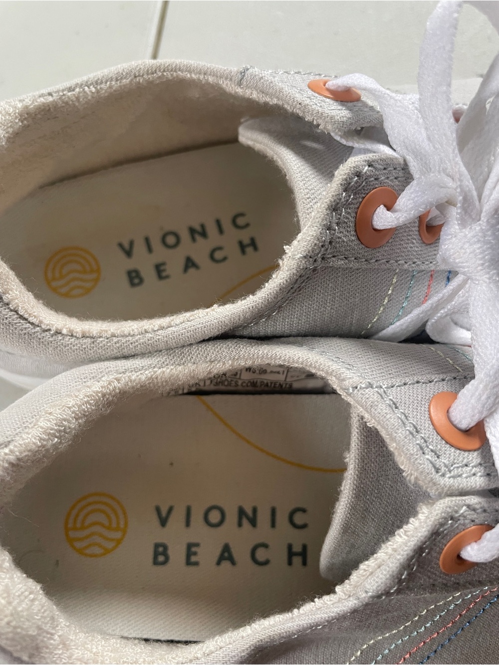Vionic Beach Canvas Sneakers in Cream with Peach Eyelets women’s size 7.5 - Picture 2 of 9